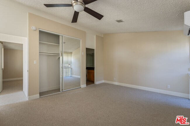 Building Photo - 4173 Del Mar Ave