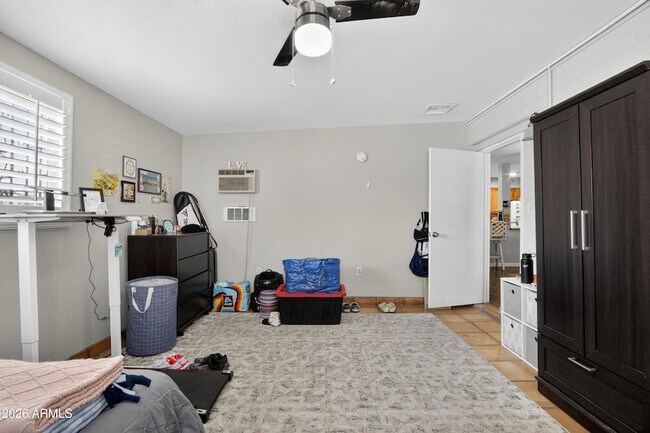 Building Photo - 123 E Erie Dr