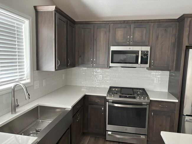 Building Photo - 353 Karen Ln