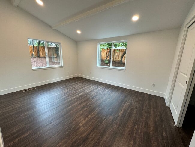 Building Photo - 10054 SW 35th Ave