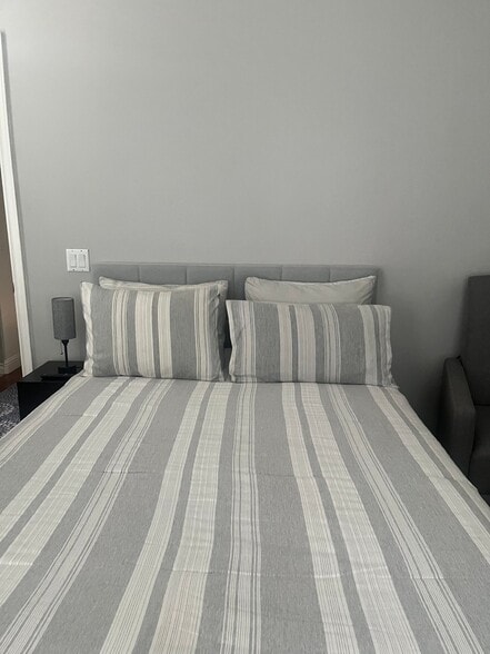 Building Photo - 8418 Lourenco Ln