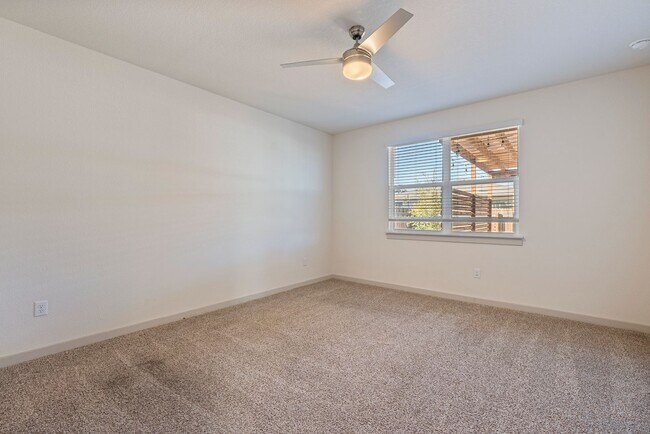 Building Photo - Modern comfort meets Austin flavor, 3-bed gem in Northeast ATX!