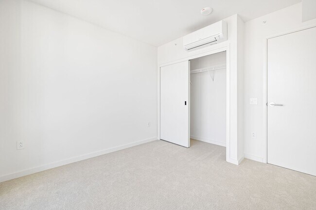 Building Photo - 2323