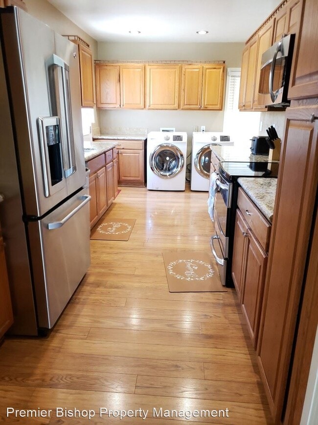 Building Photo - 3 br, 2 bath House - 2750 Highland