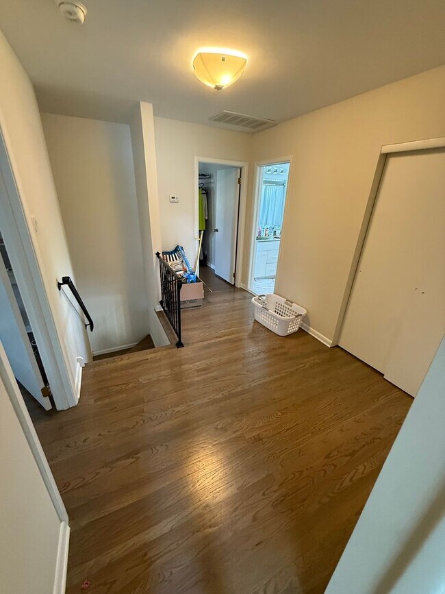 Building Photo - 1613 Mayflower Ln