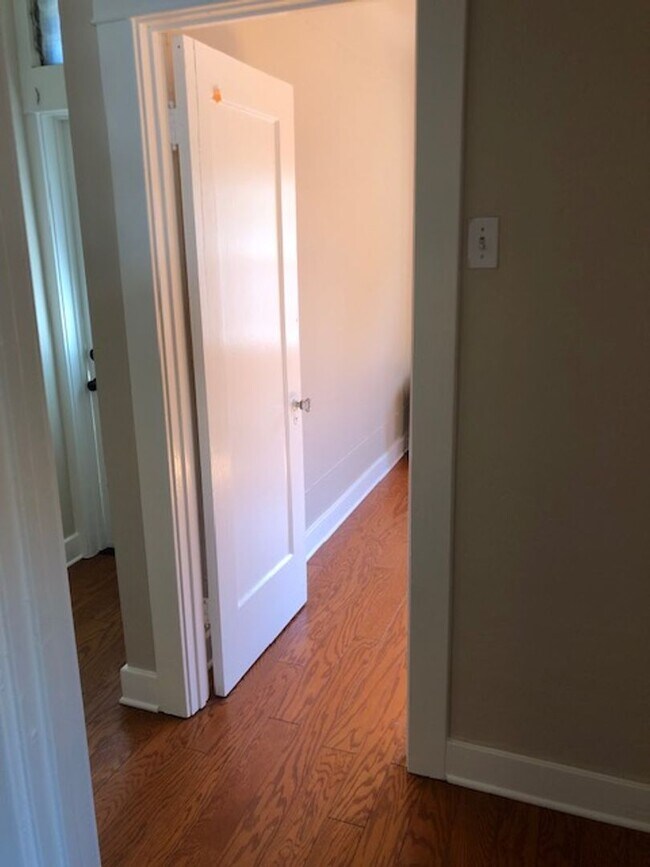 Building Photo - 1144 E Appleton St