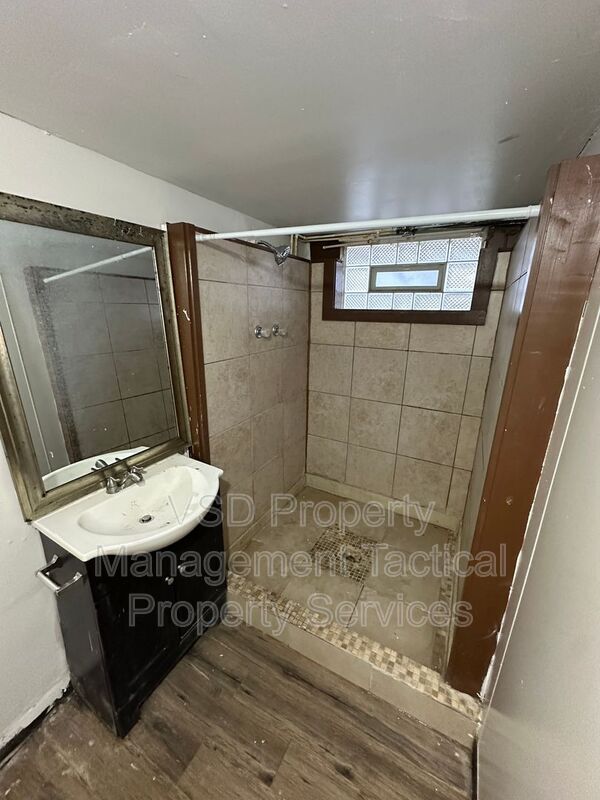 Building Photo - 10615 S Highland Ave