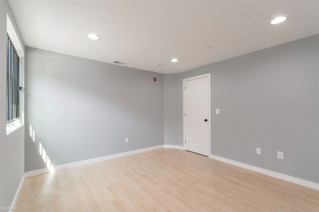 Building Photo - 6 br, 5 bath Triplex - 1507 W OXFORD ST Un...