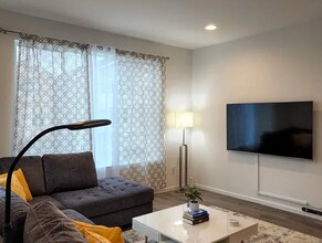 Building Photo - Fully Furnished Short-Term Rental | All Utilities Included |