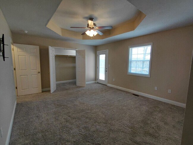 Building Photo - Beautiful home close to post