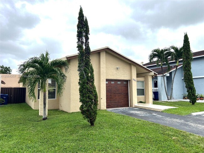 Building Photo - 955 NW 106th Ave Cir