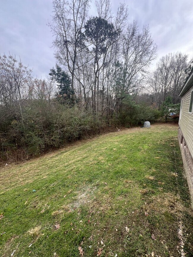 Building Photo - Large 3 bedroom / 2 bath home / 1 Acre FOR RENT