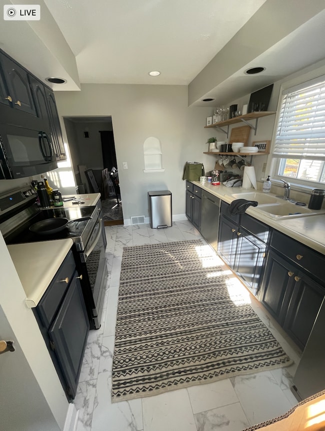 Building Photo - Beautiful Cape Cod 3 bedroom 2 bath- Ellwood City