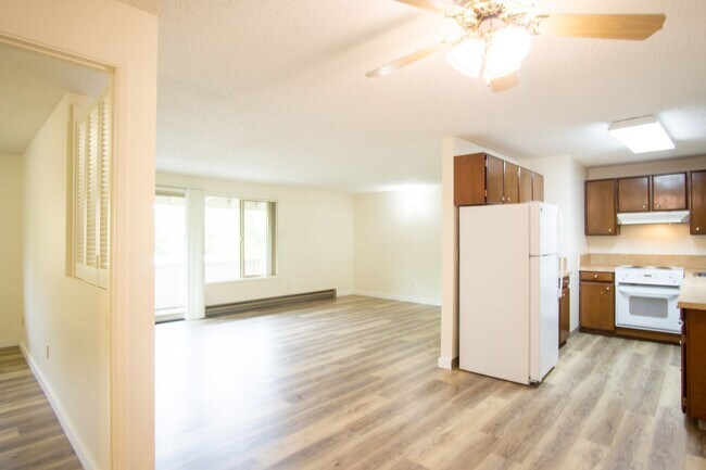 Building Photo - Spacious Top Flr 2Bdr Flat, W/D Hk-Up, D/W...