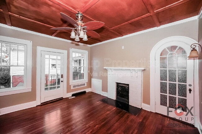 Building Photo - 332 W McLelland Ave