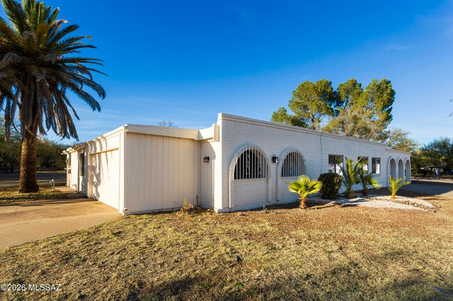 Building Photo - 1714 W Meadow Hills Dr