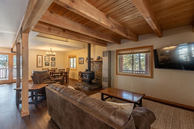 Building Photo - 1810 Shenandoah Dr