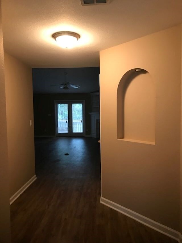 Building Photo - 2810 Dumont Dr