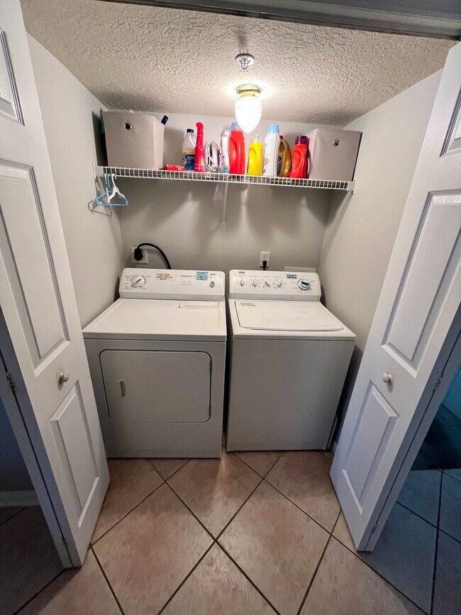 Building Photo - Anastasia Island Condo for Rent! ONE CAR GARAGE UNIT INCLUDED!