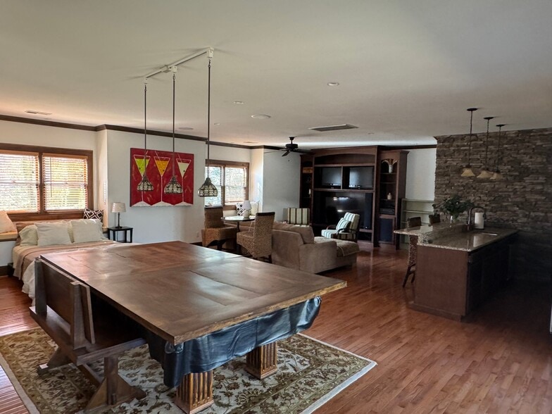 Building Photo - 507 James Blvd