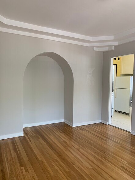 Building Photo - 449 N Hayworth Ave