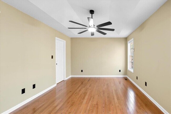 Building Photo - 585 Bethany Woods Dr