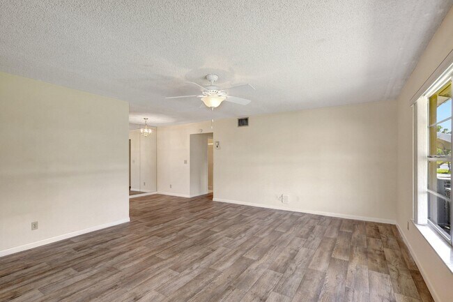 Building Photo - 903 Savannas Point Dr