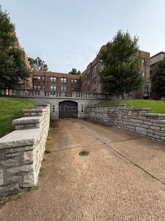 Building Photo - 7340 Forsyth Blvd