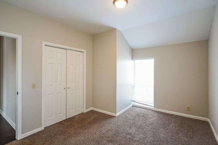 Building Photo - 135 Luna Ln