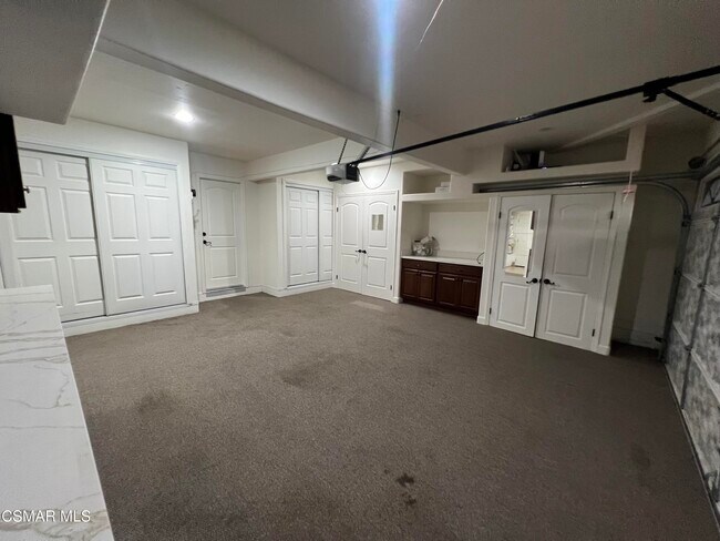 Building Photo - 334 W Avenida De Las Flores