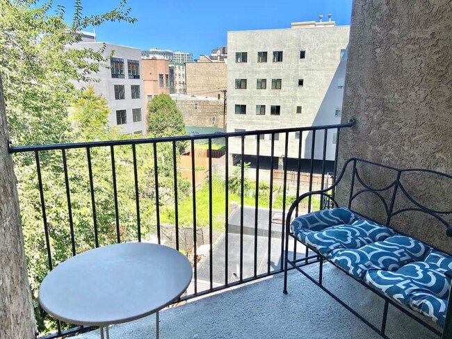 Building Photo - 416 Madison St