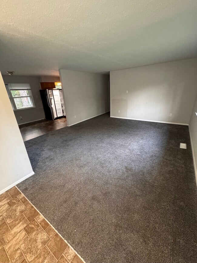 Building Photo - 514 S Pine St