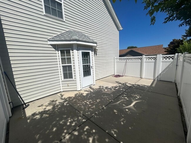 Building Photo - Great 4-Bedroom, 2.5-Bath