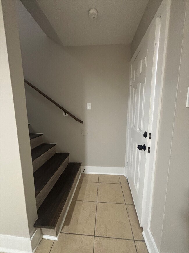 Building Photo - 216 S Pruett St