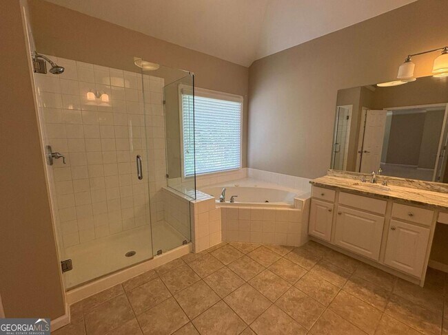 Building Photo - 1150 Lamont Cir