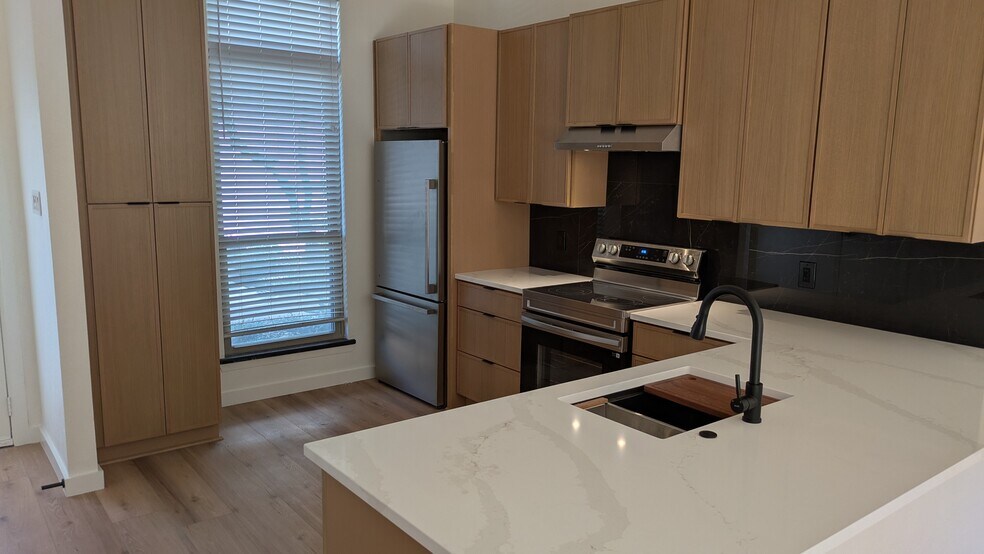 Building Photo - 3944 Buena Vista St