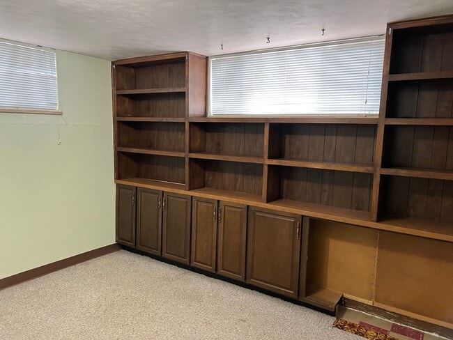 Building Photo - Amazing price amazing location 3+ bedroom ...