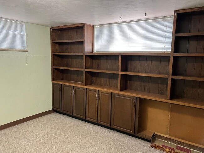 Building Photo - Amazing price amazing location 3+ bedroom house available 9/26