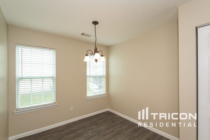 Building Photo - 4991 Larkspur Ln