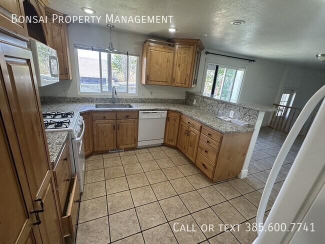 Building Photo - 2291 Longmeadow Dr