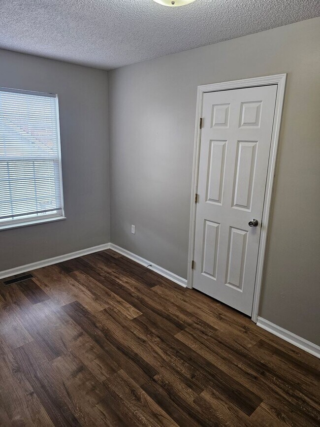 Building Photo - 1737 Moses Ave