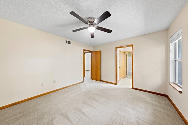 Building Photo - 406 Bally Way