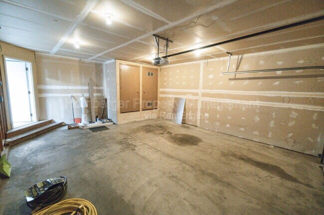 Building Photo - 1603 E 33rd Ave
