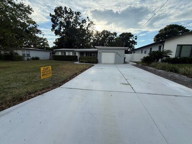 Building Photo - 4307 S Thatcher Ave