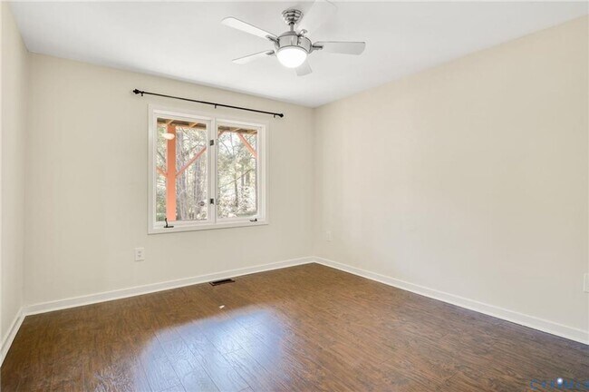 Building Photo - Convenient Midlothian Lucks Lane area on the water!