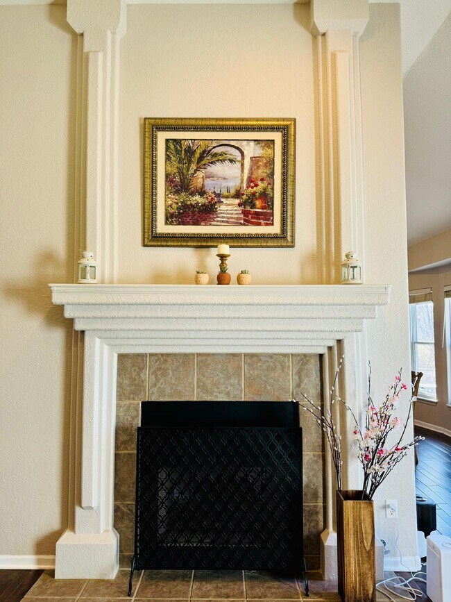 Building Photo - 5912 NE Turquoise Dr