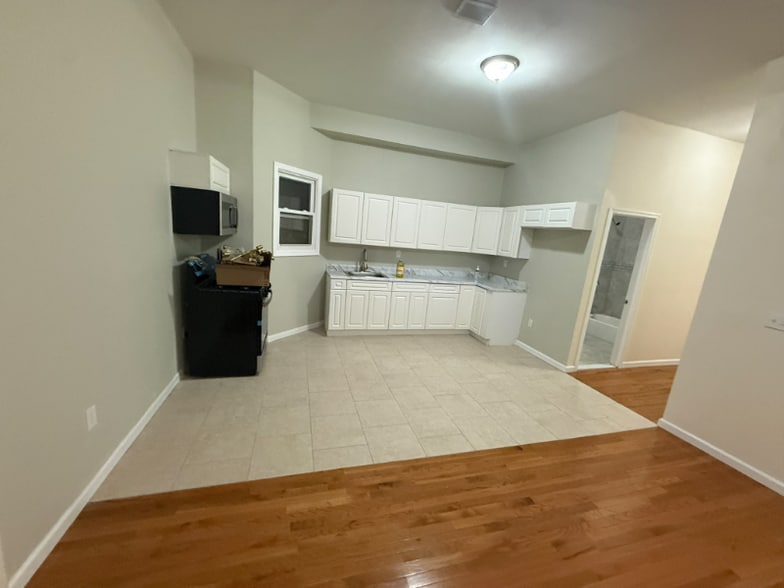 Building Photo - 820 S 15th St