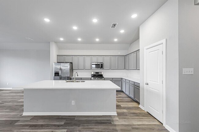 Building Photo - 4946 Hitchings Ct