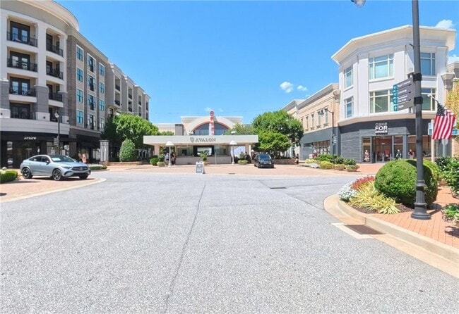 Building Photo - 120 Grand Cres