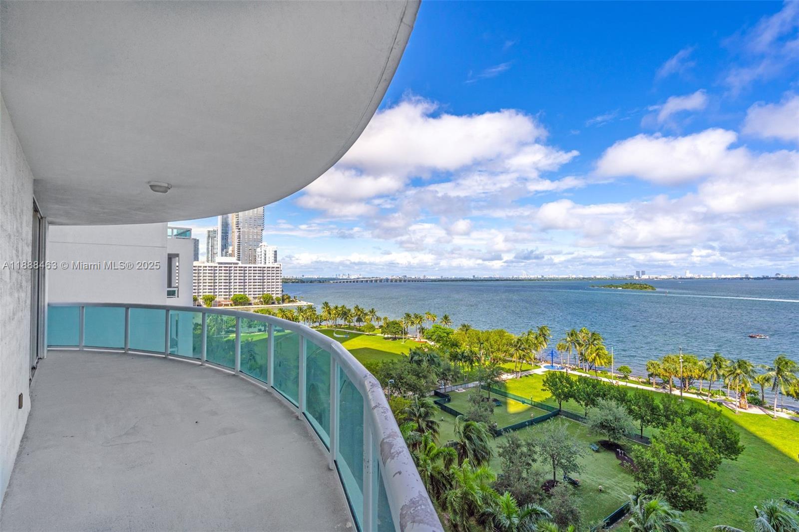 Building Photo - 1800 N Bayshore Dr